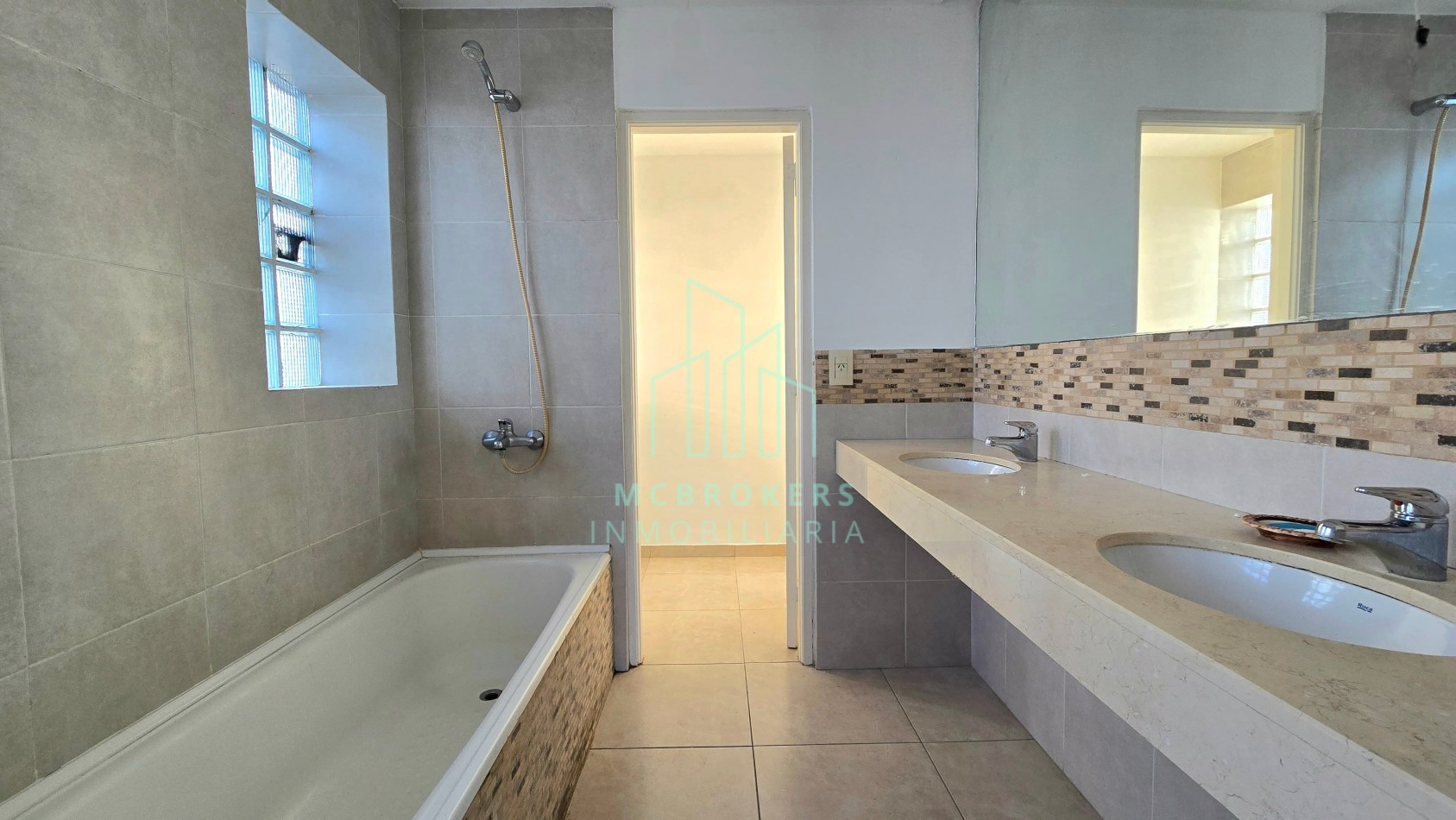 IMPRESIONANTE PISO DE 175 M2 CUBIERTOS SOBRE BV. GALVEZ