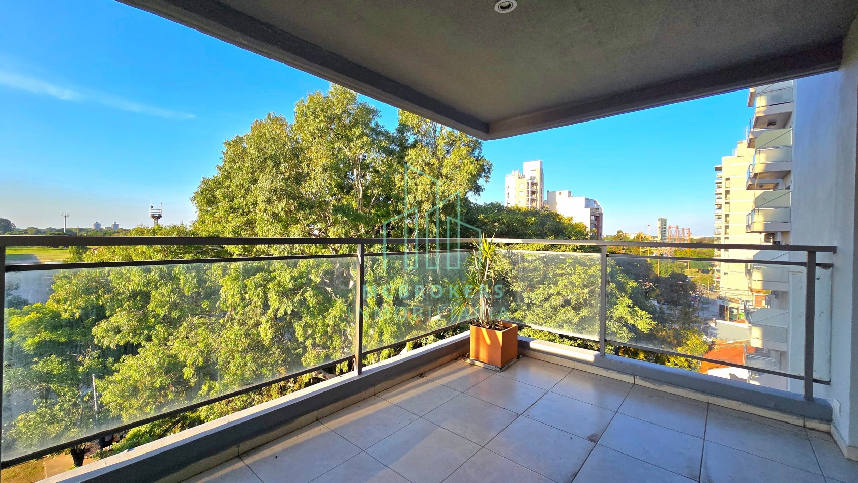IMPRESIONANTE PISO DE 175 M2 CUBIERTOS SOBRE BV. GALVEZ