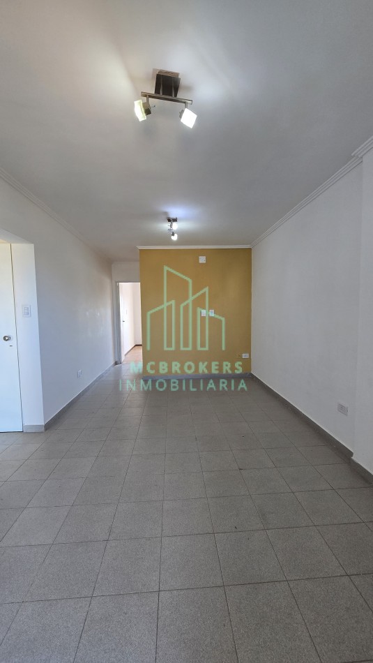 Departamento al frente con cochera